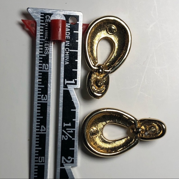 🌺Swarovski Pierced gold tone pierced Earrings - Picture 3 of 5